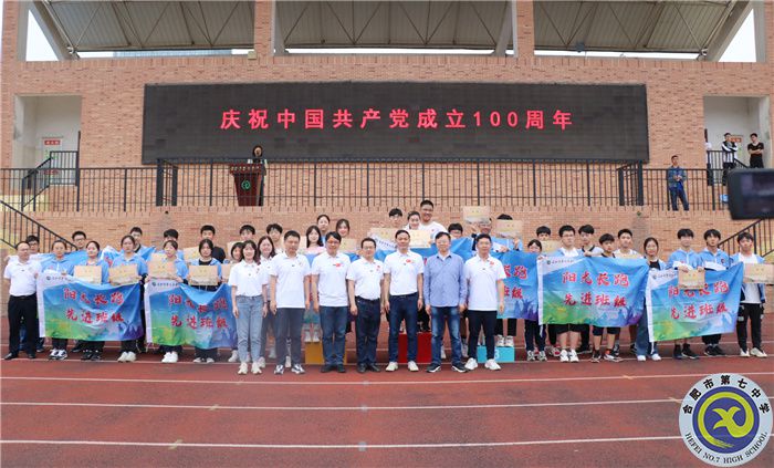 高一获奖合影.jpg