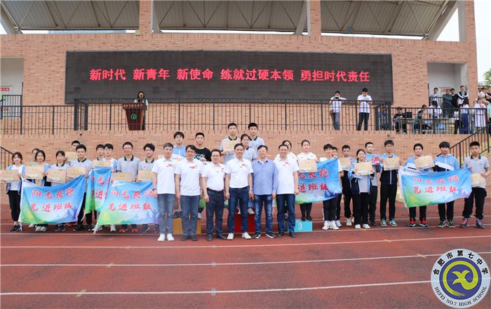 高二获奖合影.jpg