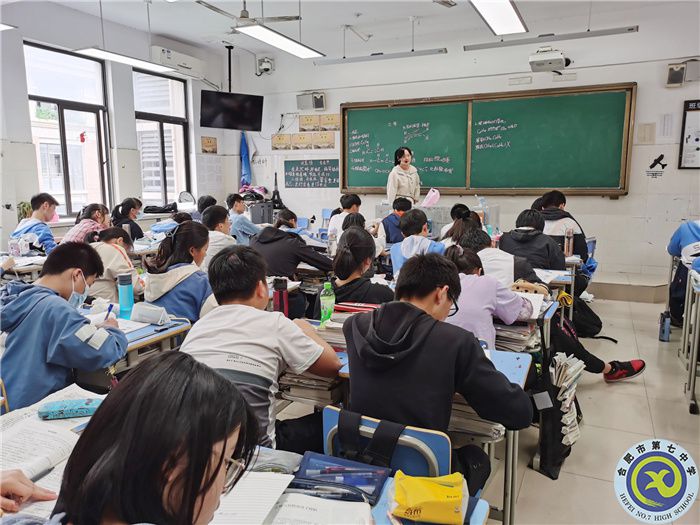 王幸蕊 上课.jpg 王幸蕊 上课.jpg