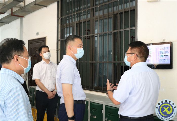 市委副书记马军调研七中智慧校园建设与应用情况(图4) 市委副书记马军调研七中智慧校园建设与应用情况(图4)