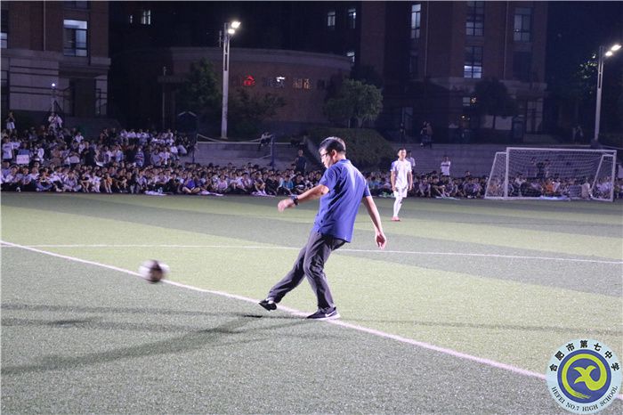 刘校开球.jpg