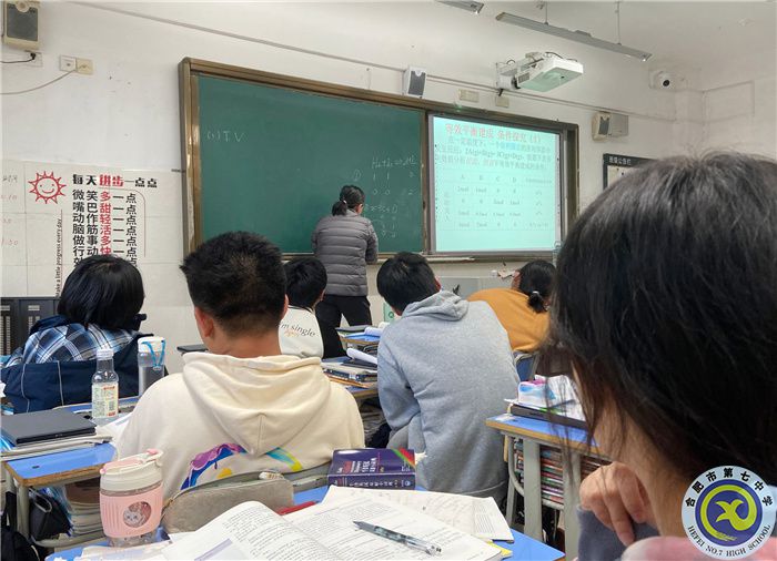 武凯上课图1.jpg 武凯上课图1.jpg