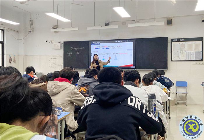 刘萍萍上课图2.jpg 刘萍萍上课图2.jpg