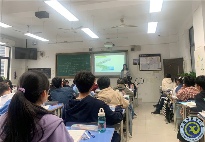 图为刘曼老师上课中.jpg