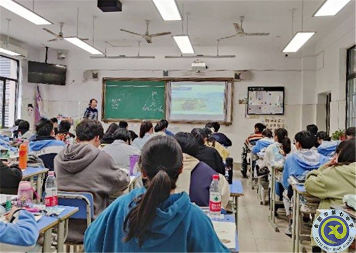 图为李甜老师上课中.jpg