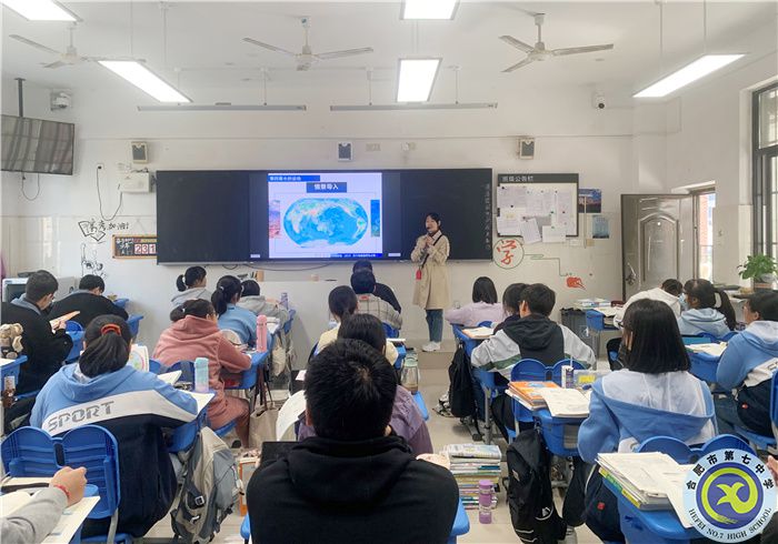 图为张凯丽老师上课中.jpg