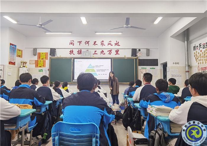 语文上课.jpg