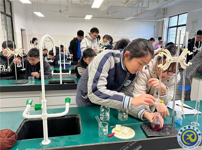 学以致用,化出精彩——luck18平台高二年级化学分组实验(图1) 学以致用,化出精彩——luck18平台高二年级化学分组实验(图1)