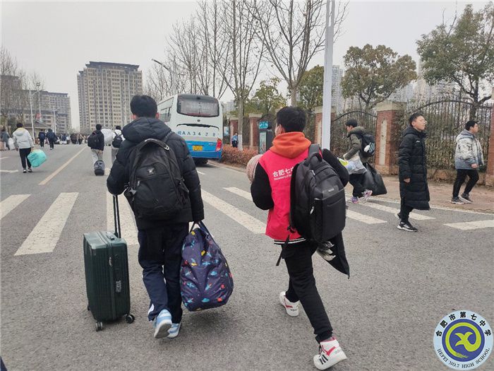 欢声笑语迎寒假 志愿服务助出行(图3) 欢声笑语迎寒假 志愿服务助出行(图3)