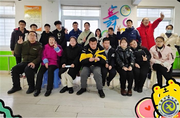 标题三:高一(31)班同学在春芽残疾人互助协会阳光家园日间服务站.jpg 标题三:高一(31)班同学在春芽残疾人互助协会阳光家园日间服务站.jpg