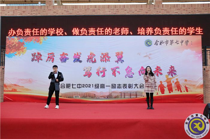 教师代表歌曲表演《稻香》.jpg 教师代表歌曲表演《稻香》.jpg