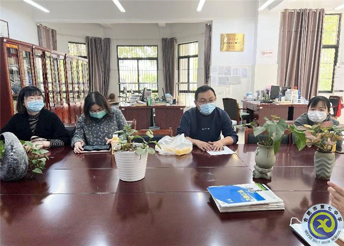 luck18平台高二级部召开高二(7)班班级管理座谈会(图3) luck18平台高二级部召开高二(7)班班级管理座谈会(图3)