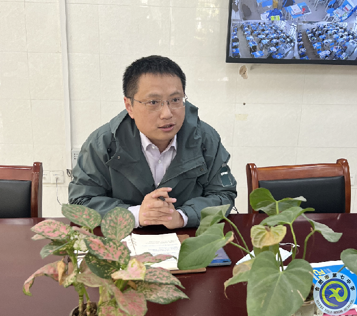 luck18平台高二级部召开高二(7)班班级管理座谈会(图4) luck18平台高二级部召开高二(7)班班级管理座谈会(图4)