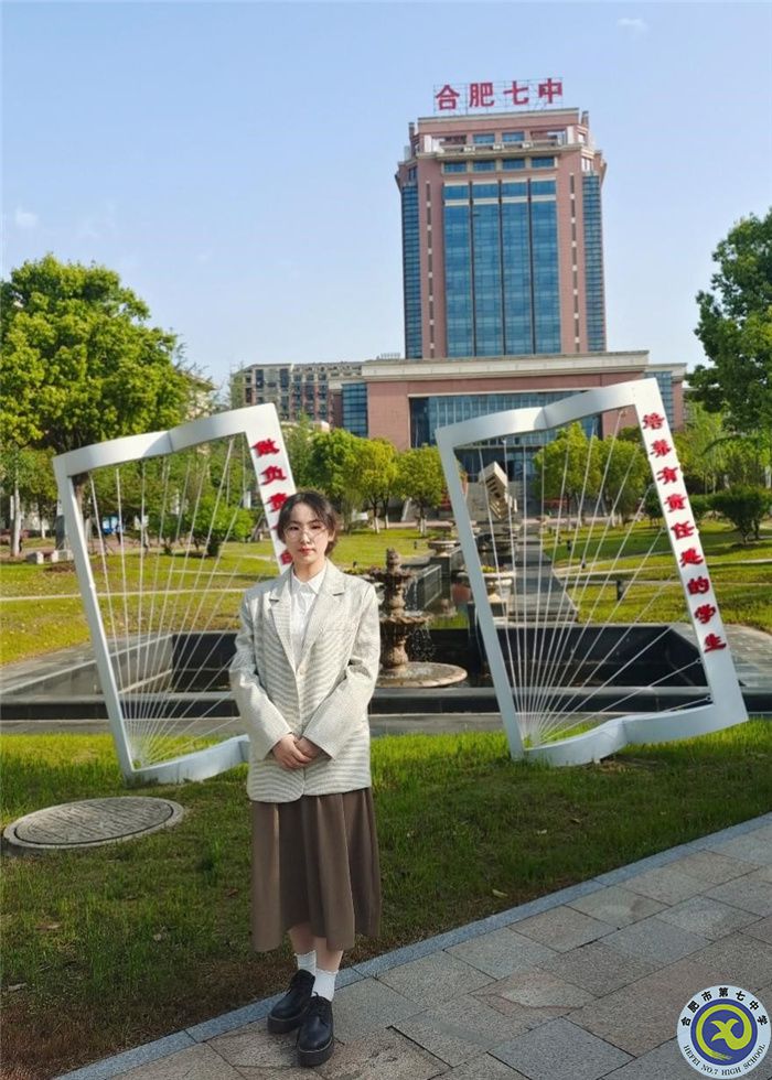 图为杨婧老师.jpg 图为杨婧老师.jpg