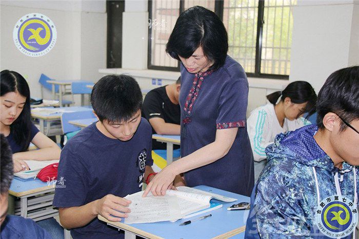 安徽省物理特级教师——学生最爱的“王奶奶”(图3) 安徽省物理特级教师——学生最爱的“王奶奶”(图3)
