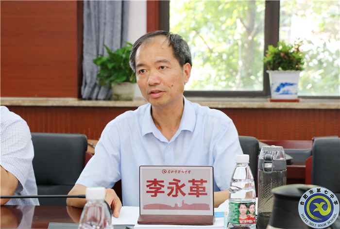 主持人.jpg 主持人.jpg
