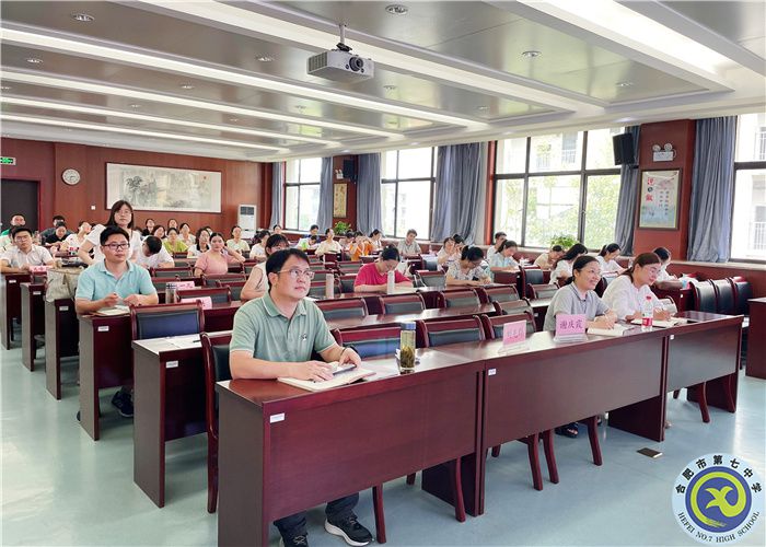 luck18平台举办2022年青年教师校本培训(图2) luck18平台举办2022年青年教师校本培训(图2)