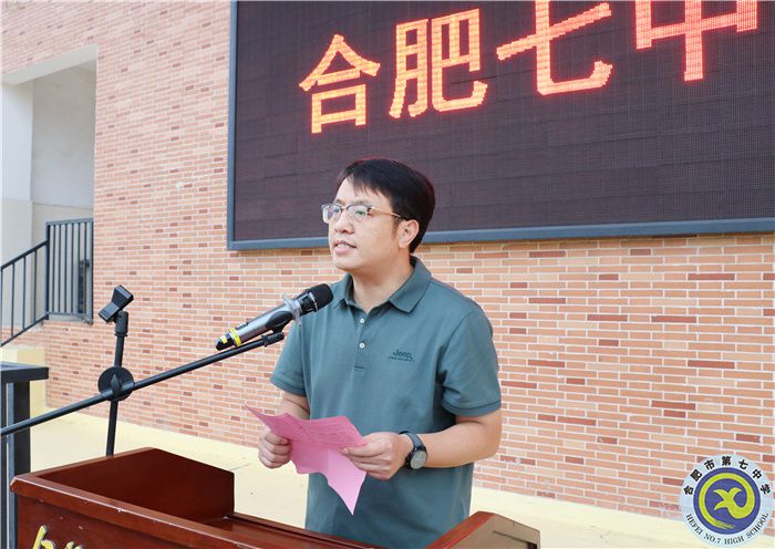 刘校.jpg 刘校.jpg