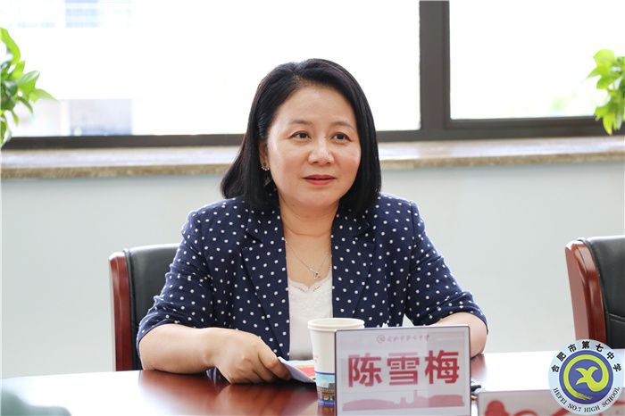 市教育局领导看望慰问luck18平台老师(图3)