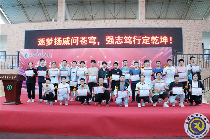 优秀志愿者表彰.jpg 优秀志愿者表彰.jpg