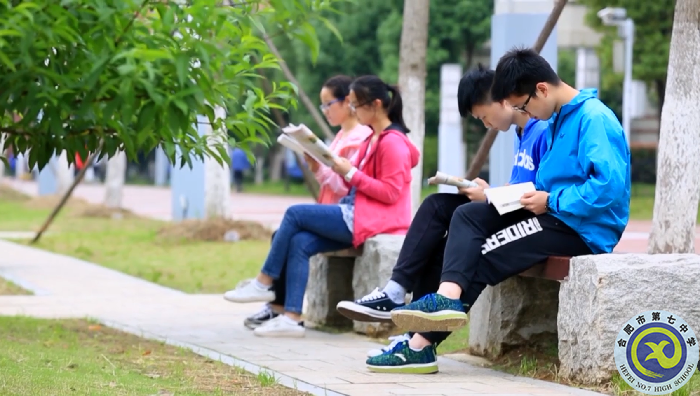 学生读书.png 学生读书.png