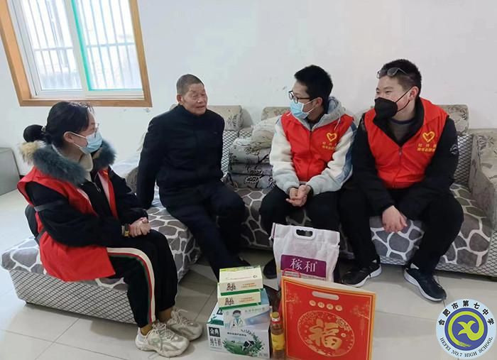 中国网、中安教育网:迎新春 送温暖 luck18平台学子进社区送关爱(图1) 中国网、中安教育网:迎新春 送温暖 luck18平台学子进社区送关爱(图1)