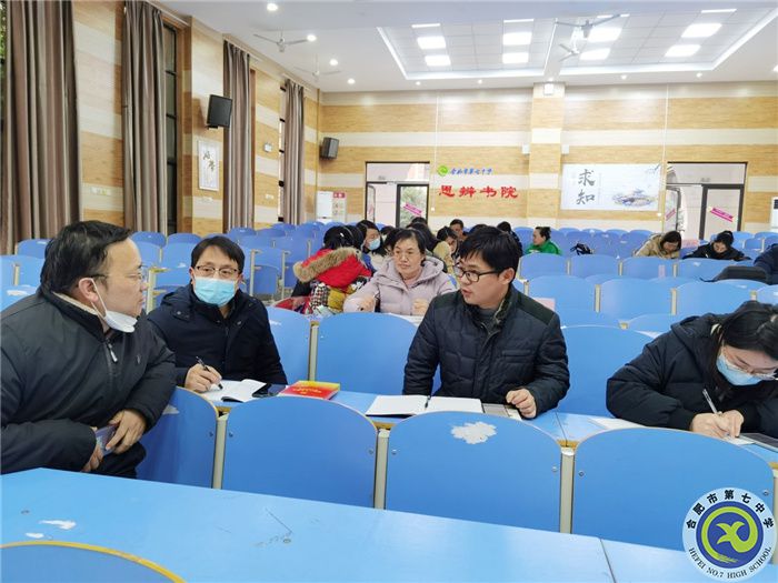 luck18平台第二党支部举行党小组学习会议(图2)