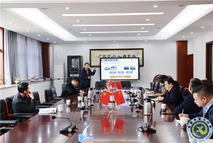 九江市市政府副秘书长舒瑞鹏一行莅临luck18平台参观交流(图3) 九江市市政府副秘书长舒瑞鹏一行莅临luck18平台参观交流(图3)
