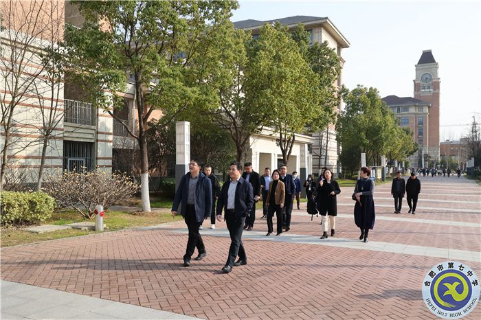 九江市市政府副秘书长舒瑞鹏一行莅临luck18平台参观交流(图1) 九江市市政府副秘书长舒瑞鹏一行莅临luck18平台参观交流(图1)