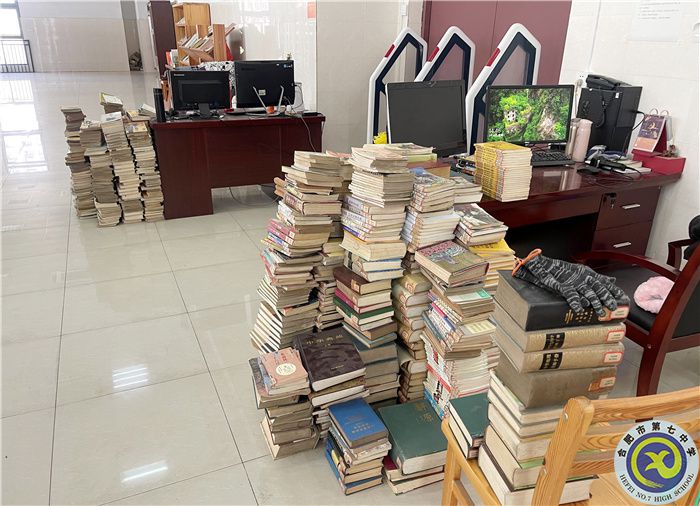 luck18平台图书馆开展所有图书倒顺架、清查工作(图1) luck18平台图书馆开展所有图书倒顺架、清查工作(图1)