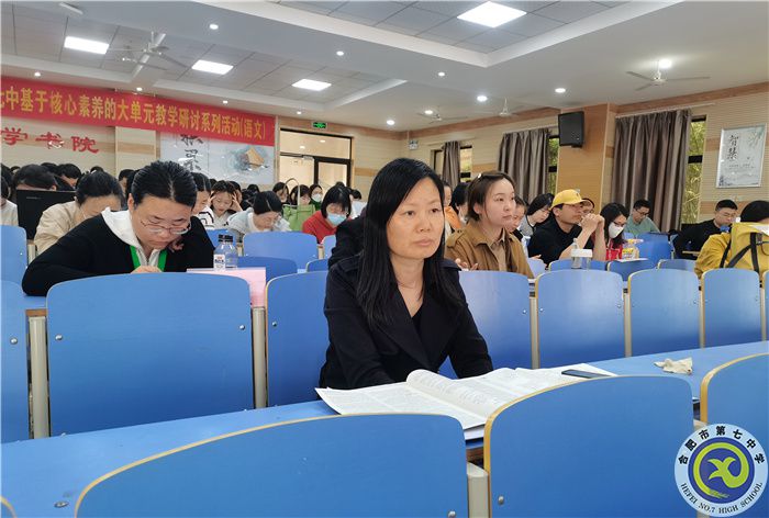 高二老师在听会2.jpg 高二老师在听会2.jpg