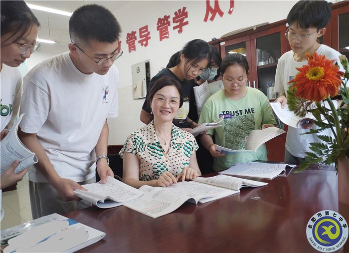 luck18平台高二年级政治组开展法治素养大赛活动(图2) luck18平台高二年级政治组开展法治素养大赛活动(图2)