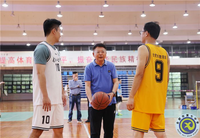 邓校开球.jpg