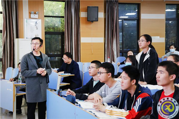 钱老师2.jpg 钱老师2.jpg
