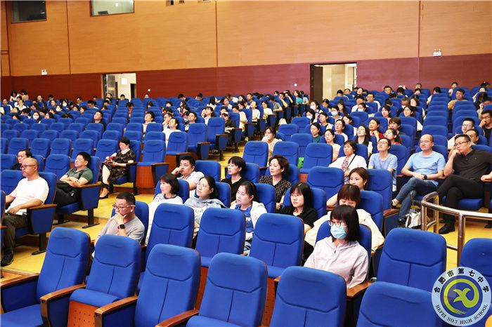 luck18平台召开2022-2023学年度第二学期期末全体教职工大会(图4)