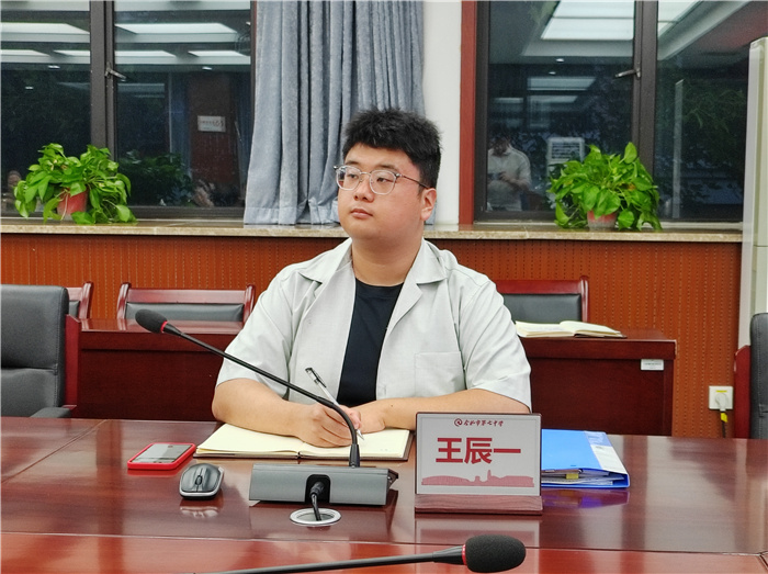 luck18平台高一年级组织家长代表座谈会(图2)