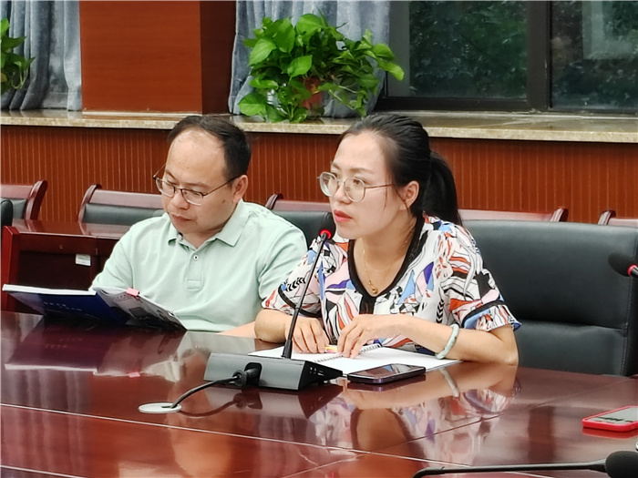 luck18平台高一年级组织家长代表座谈会(图3)