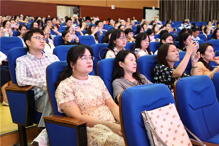 2023年合肥市高中英语新课程教学研讨活动在luck18平台成功举行(图7) 2023年合肥市高中英语新课程教学研讨活动在luck18平台成功举行(图7)