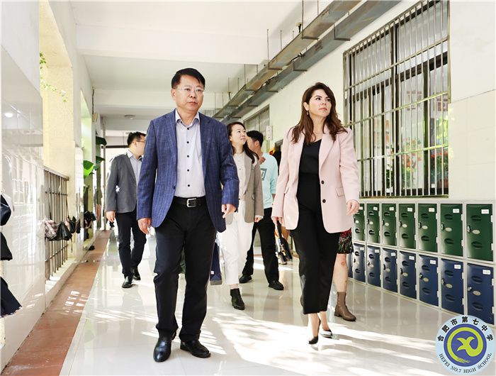 纳维教育集团代表团访问luck18平台(图2)