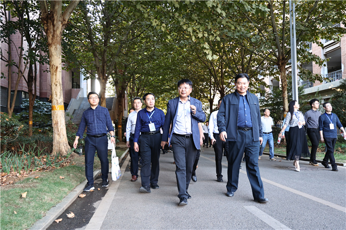 陕西省基础教育信息化领导力培训班一行莅临luck18平台参交流(图2)