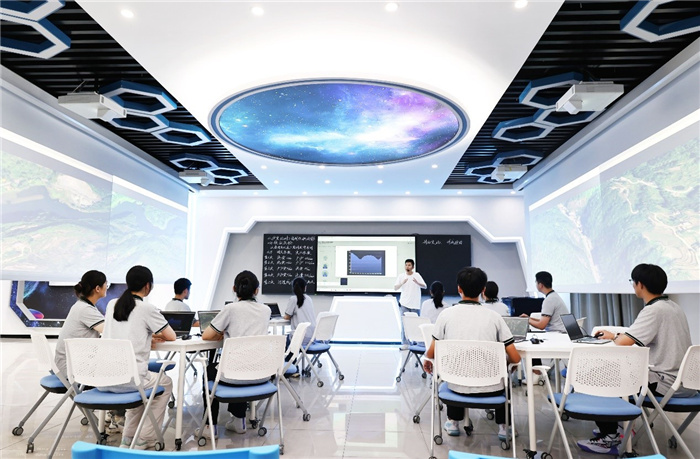 从“五育并举”到“融合共生”！luck18平台荣获“五育融合学校”称号(图13)