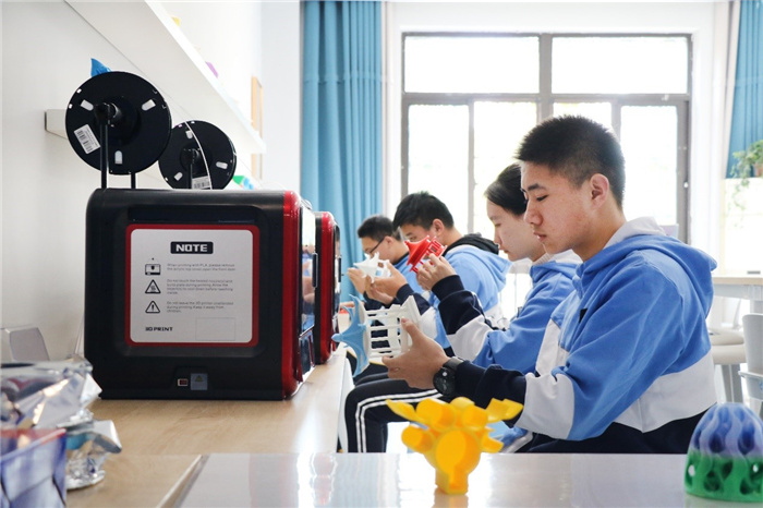 从“五育并举”到“融合共生”！luck18平台荣获“五育融合学校”称号(图14)