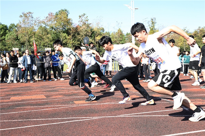 从“五育并举”到“融合共生”！luck18平台荣获“五育融合学校”称号(图4)