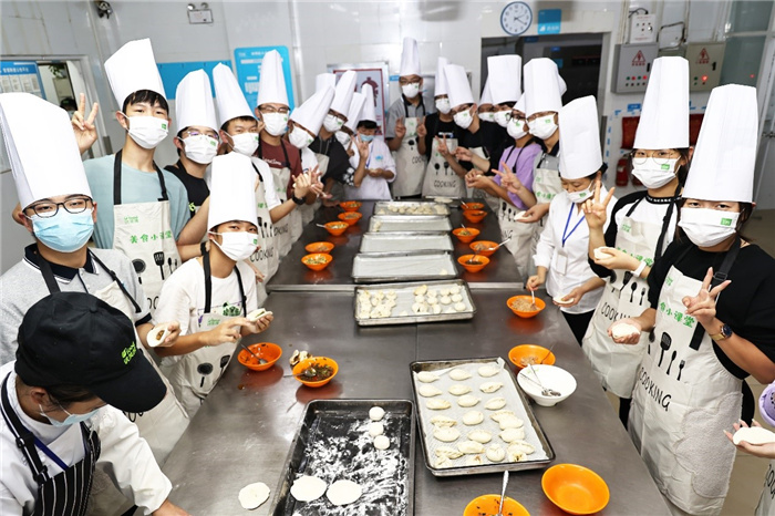 从“五育并举”到“融合共生”！luck18平台荣获“五育融合学校”称号(图10)