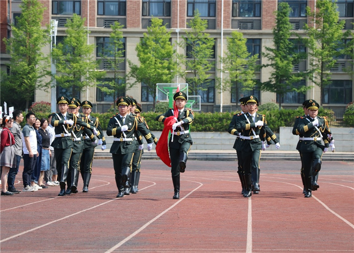 从“五育并举”到“融合共生”！luck18平台荣获“五育融合学校”称号(图1)