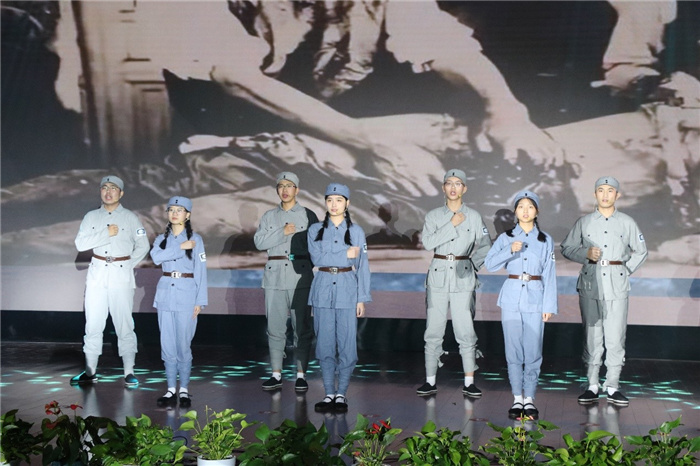 从“五育并举”到“融合共生”！luck18平台荣获“五育融合学校”称号(图2)