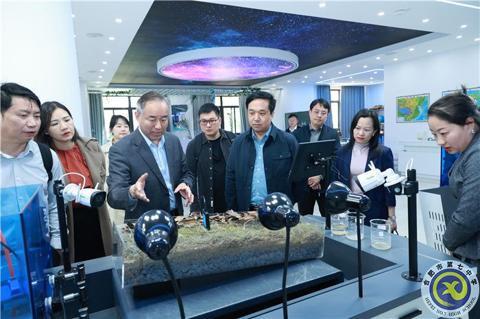湖南省株洲市教育局考察团莅临luck18平台参观交流(图2) 湖南省株洲市教育局考察团莅临luck18平台参观交流(图2)
