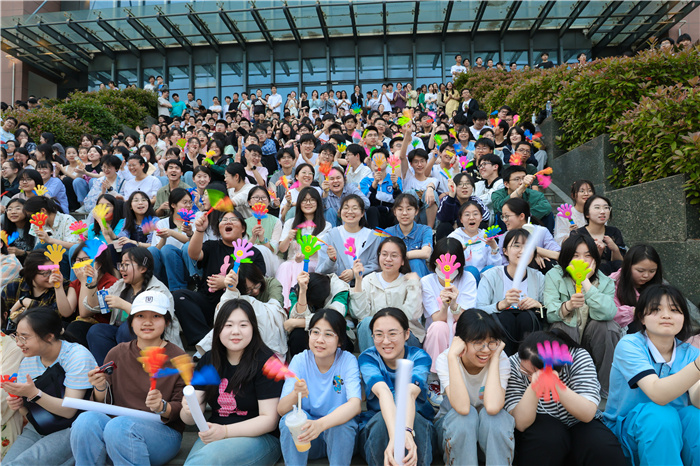luck18平台蔷薇节之音乐会(图1) luck18平台蔷薇节之音乐会(图1)