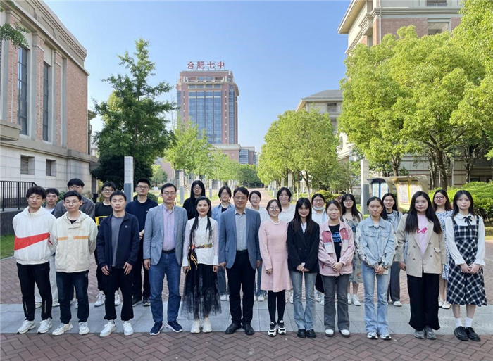 图9:实习队队员与领导及老师们合影.jpg 图9:实习队队员与领导及老师们合影.jpg
