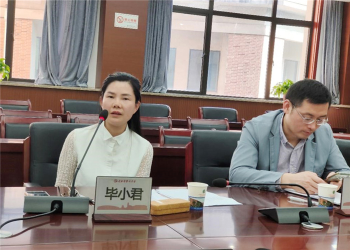 图8:西南大学指导小组毕小君老师发言.jpg 图8:西南大学指导小组毕小君老师发言.jpg